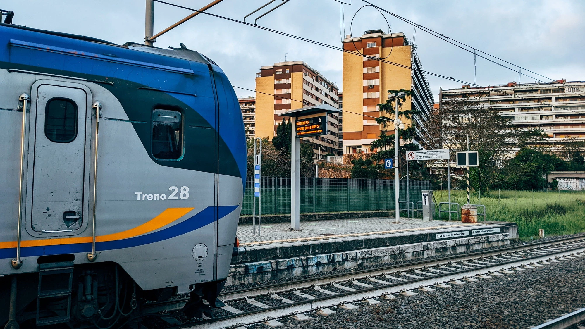 Modena, il tunisino e la violenza sessuale in treno su una ragazza in carrozzina: come lo fermano