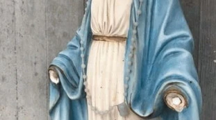 Mozzate le mani della Madonna, "simboli cristiani sotto attacco": Natale, si moltiplicano i raid