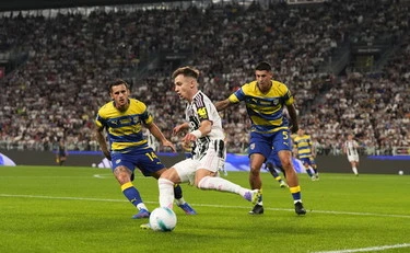 Juve-Parma 2-0, i bianconeri volano con i gol di David e Vlahovic