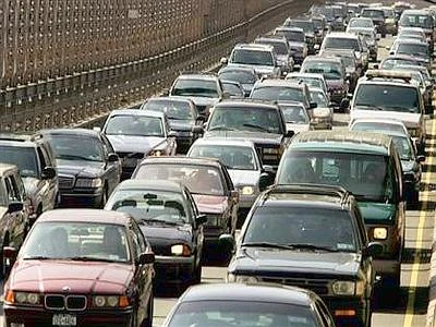 Troppi pendolari in auto, colpa di carenze infrastrutturali e squilibrio modale