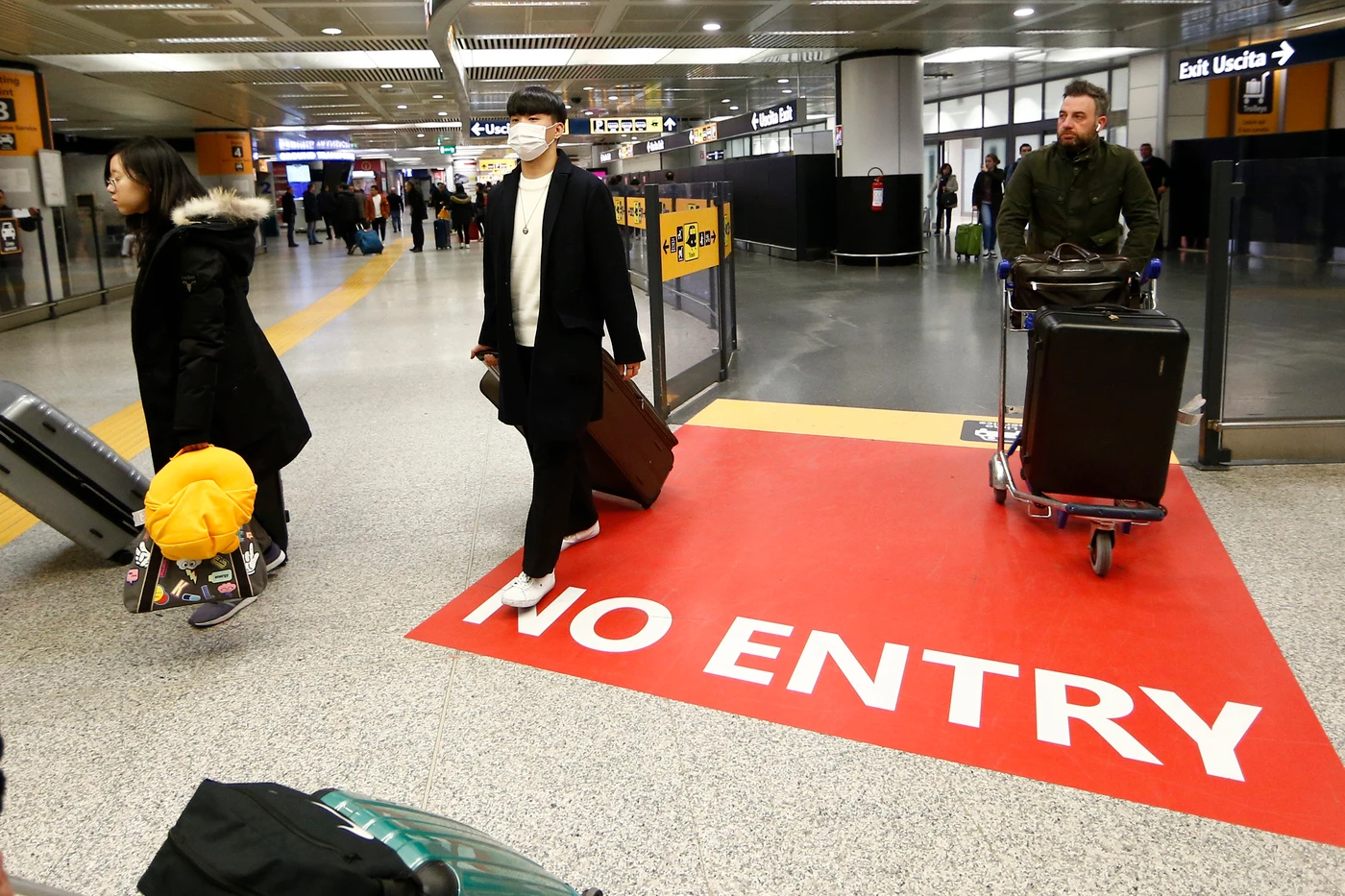Coronavirus, gli infetti giravano senza controlli in Italia: la verità sulle misure agli aeroporti