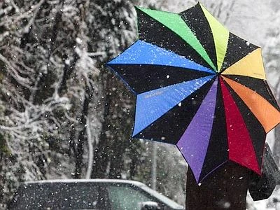 Perturbazioni fino a sabato, neve sulle Alpi. Domenica clima estivo al Sud