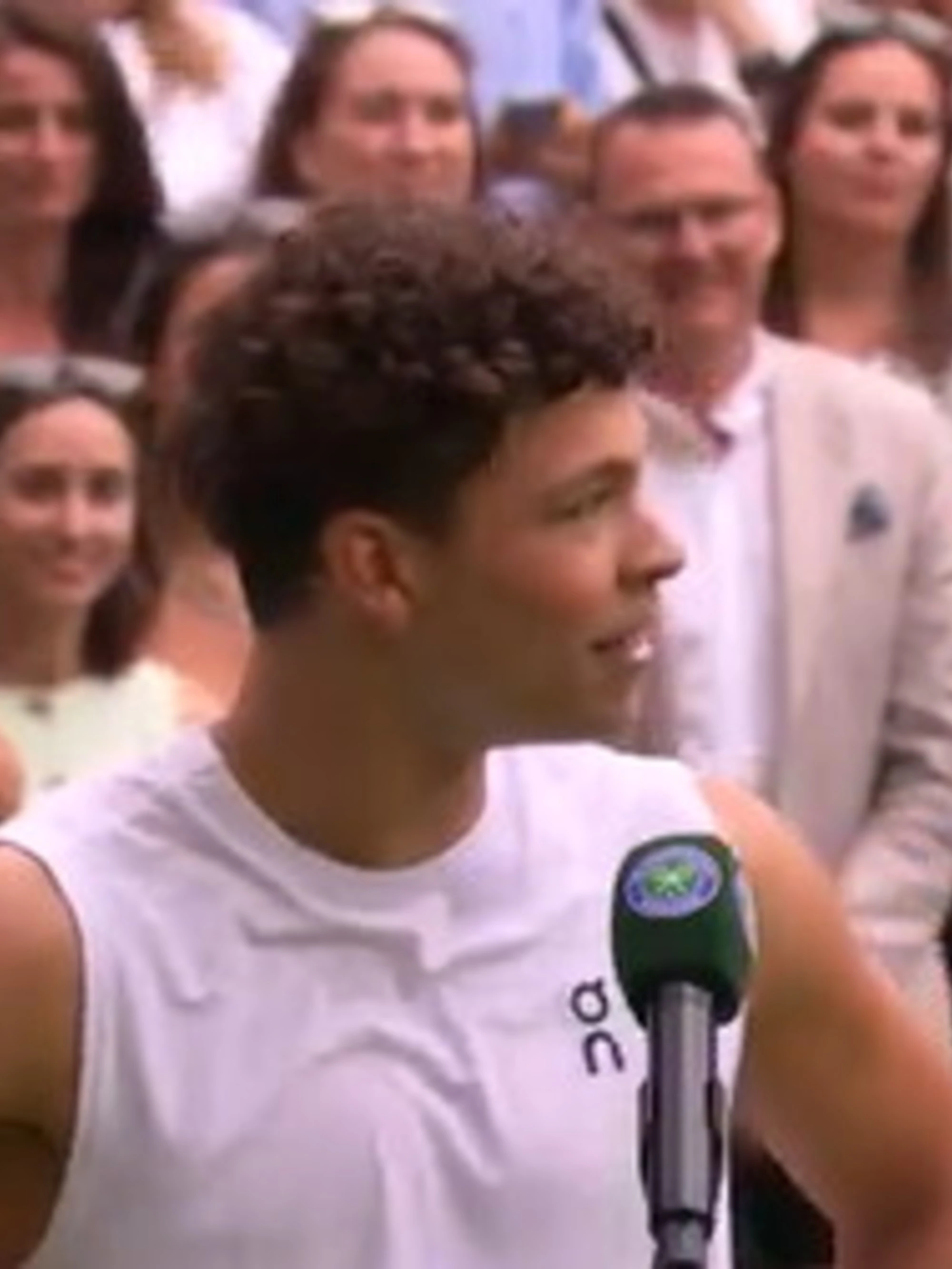 Shelton a Wimbledon, bordata di fischi: scena raggelante