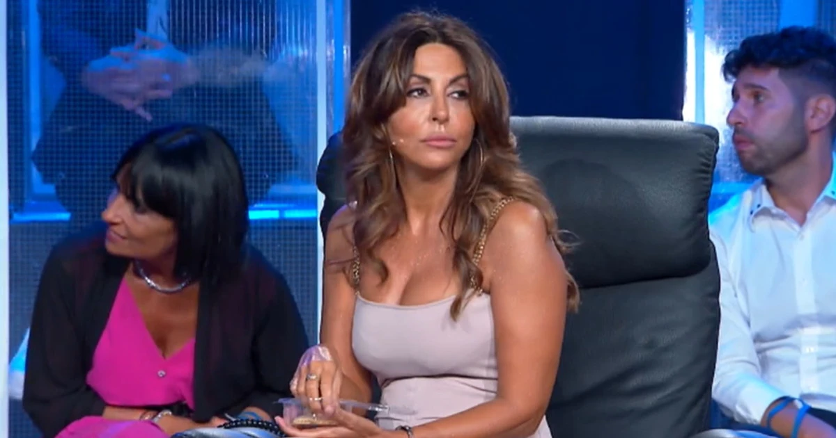 Amici, "una cafoncella". Insulta Sabrina Ferilli a mezza bocca, roba senza precedenti e caos in studio 
