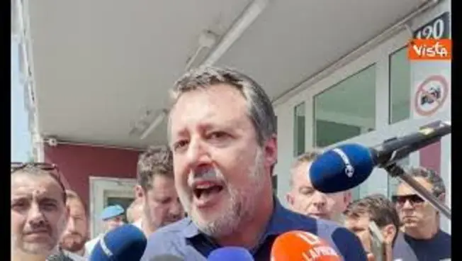 Leggi l'articolo: Caso Roggero, Salvini: Sarei orgoglioso di poterlo candidare