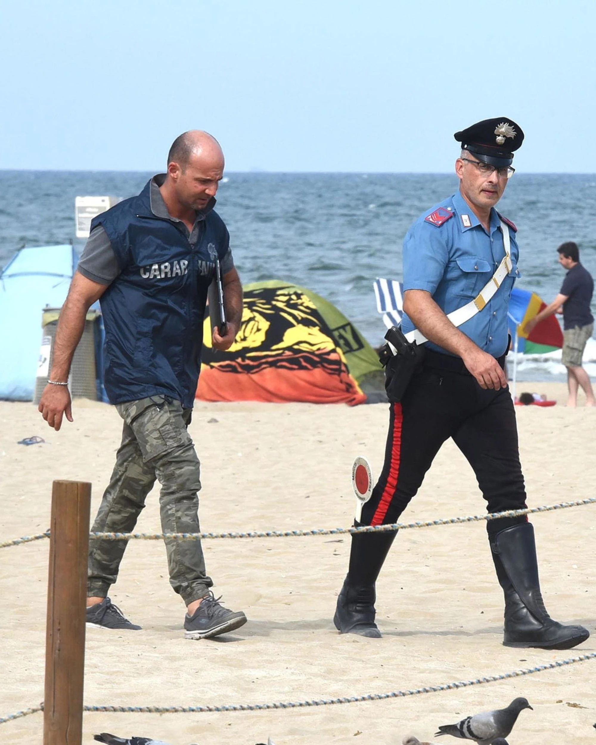 Rimini, cadavere in spiaggia: orrore tra i bagnanti e mistero fitto