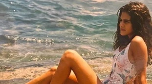 Bianca Guaccero ragazzina, la foto in costume da bagno a 12 anni in spiaggia: delirio su Instagram