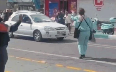 Iran, le bombe contro il regime scatenano la festa in piazza