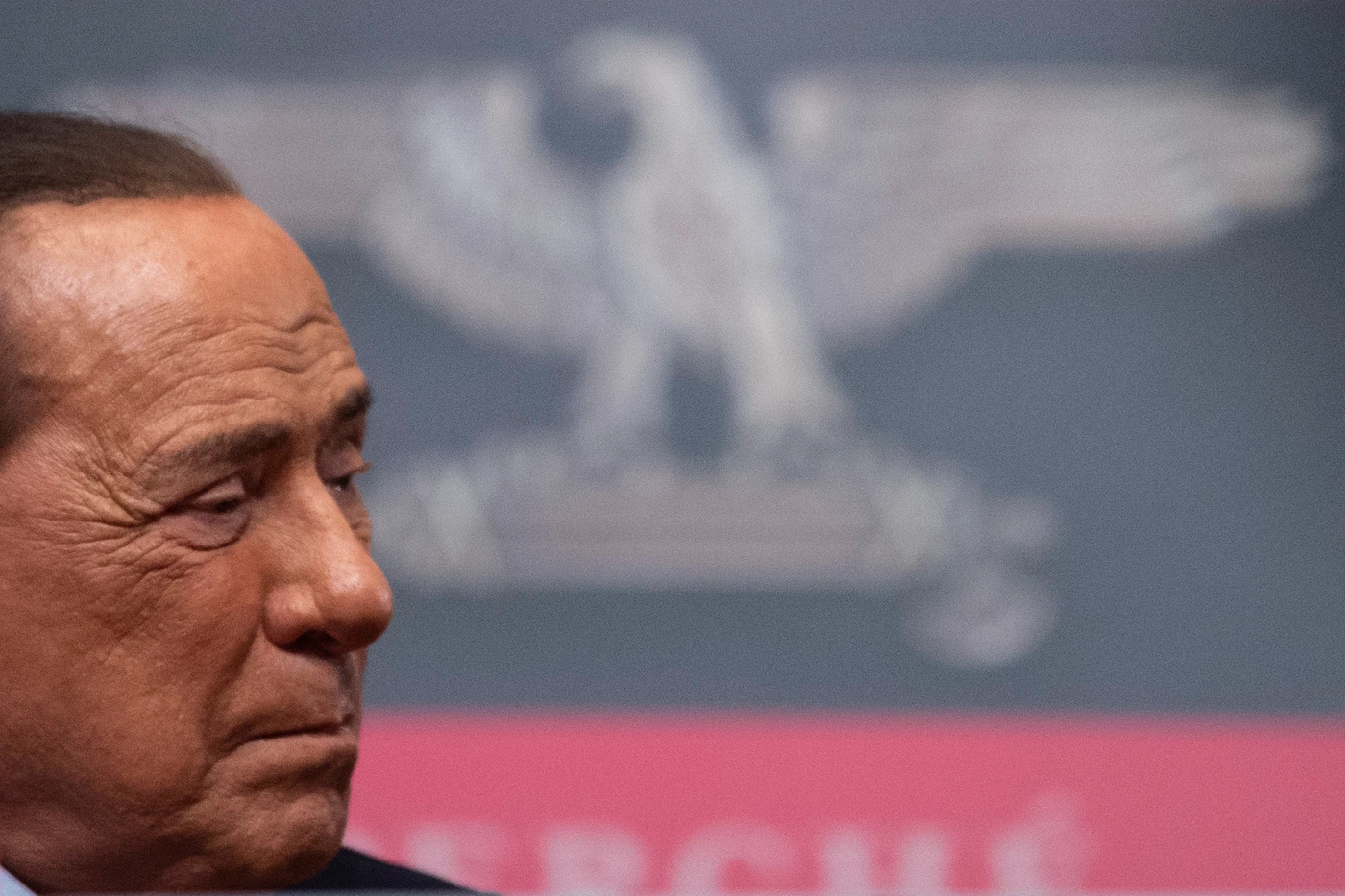Silvio Berlusconi, il retroscena: "Ha telefonato a Renzi". Giuseppe Conte, azzardo fatale