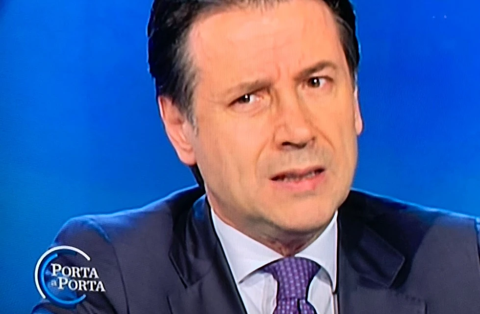 Giuseppe Conte a Porta a Porta, ecco dove guardata: premier smascherato, che figuraccia