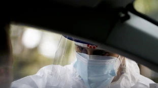 Coronavirus, bollettino 28 aprile: più di 13mila positivi e 344 morti. Calano ricoveri e terapie intensive
