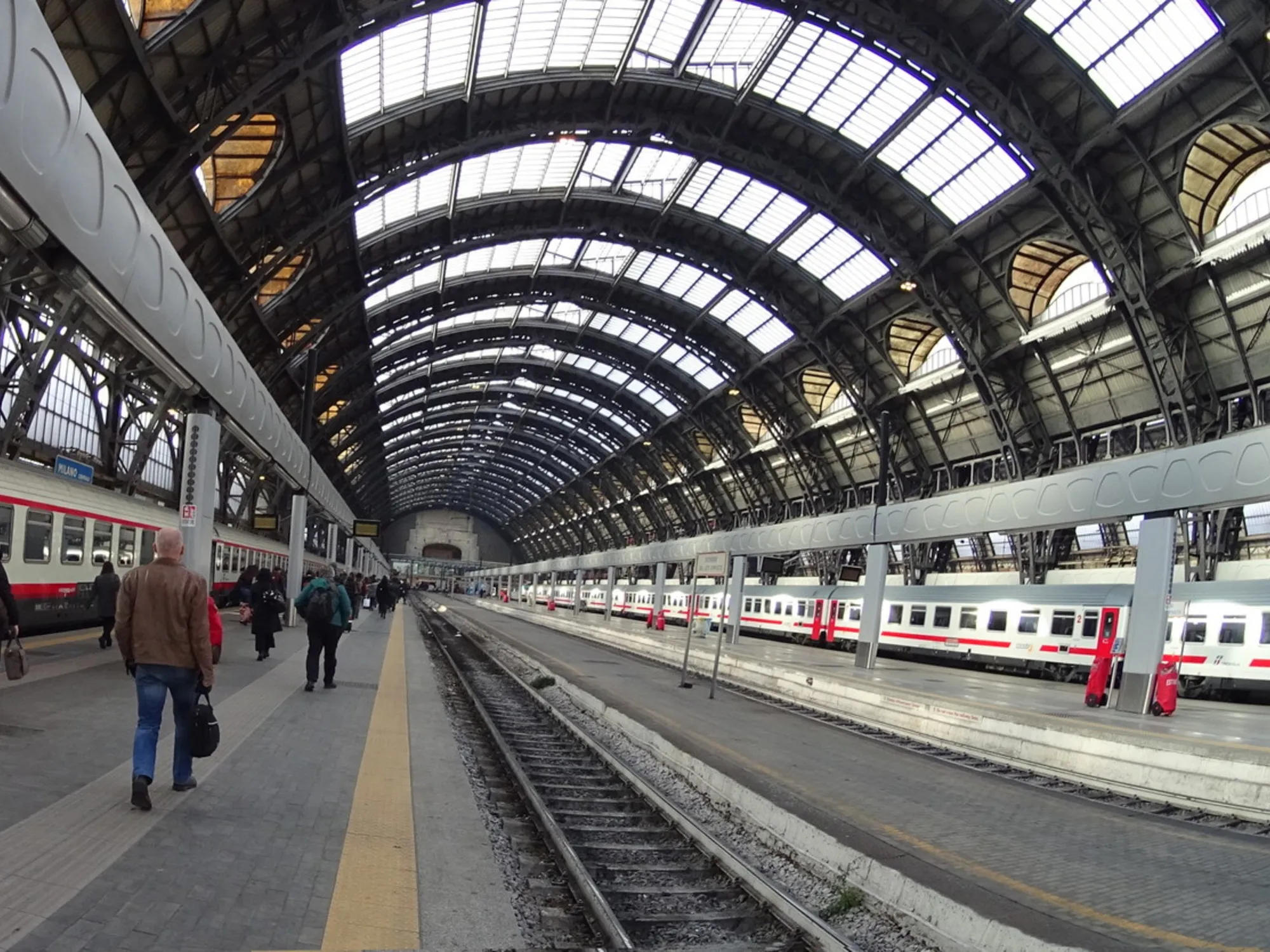 Leggi l'articolo: La stazione centrale come un campo di battaglia: coltello conficcato nella schiena
