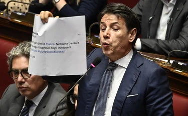 Gaza-show dell'opposizione: "Genocidio siete complici"