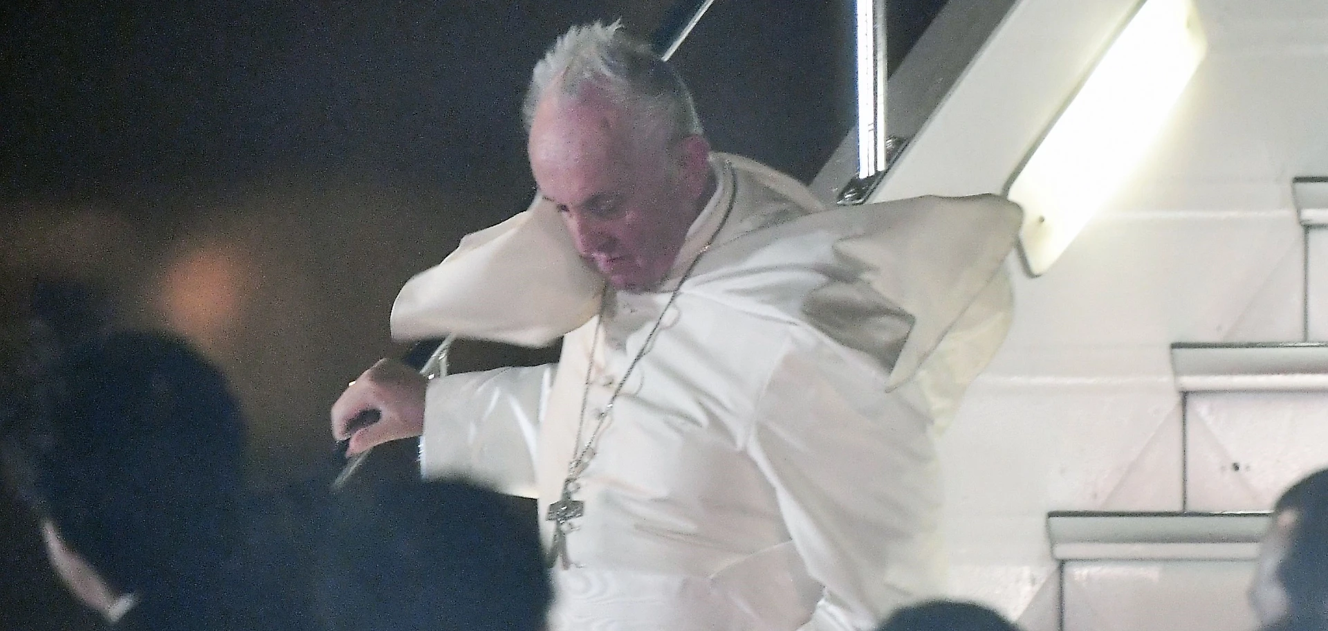 Papa Francesco, il sondaggio che lo condanna: i cattolici votano Matteo Salvini. Eppure, lui...