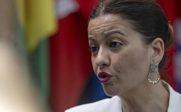 "Meloni calpesta le regole per compiacere Trump": la ministra spagnola passa agli insulti