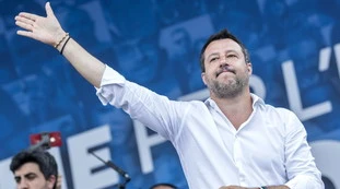 Matteo Salvini, "scippo" a Silvio Berlusconi: l'azzurra Benedetta Fiorini passa alla Lega