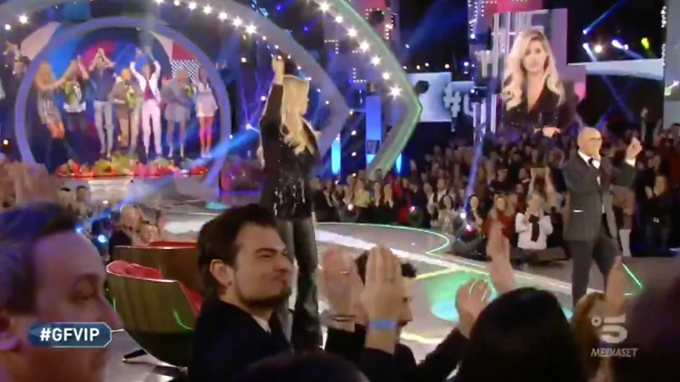 Grande Fratello Vip, Wanda Nara dirige l'orchestra e Pupo gode: rivincita contro Sanremo 2020