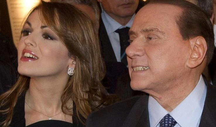 La Polanco a Radio Due: "Berlusconi e la Pascale si sono già sposati"