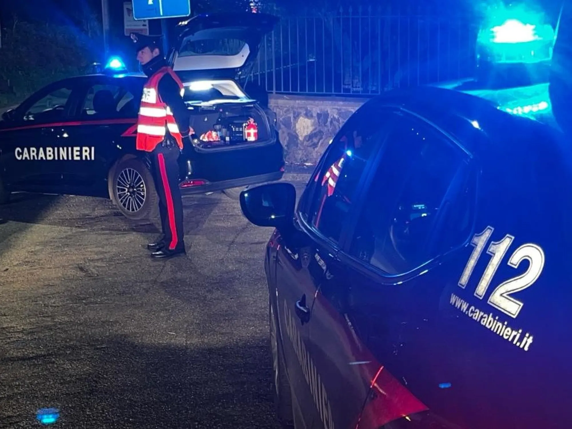 Leggi l'articolo: Non si fermano all'alt: cosa avevano a bordo