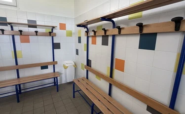 Bergamo, si finge il papà di un bimbo e prova a rapirlo negli spogliatoi: chi finisce in manette