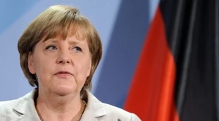 La Cancelliera all'angolo: tutti le chiedono gli eurobond