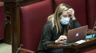 Giorgia Meloni, "mozione di sfiducia a Conte, così vediamo". Gelo e imbarazzo dentro Lega e Forza Italia