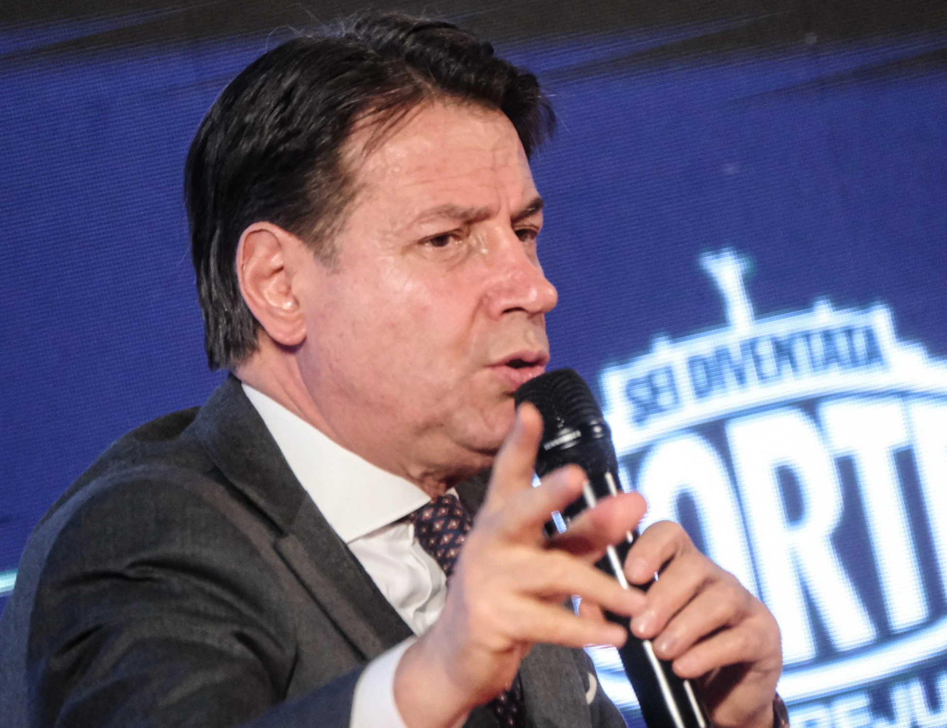 Atreju, la sparata di Giuseppe Conte: "Meloni e Schlein? Una sedia vuota"