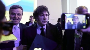 Milei travolge Davos: &quot;Meloni, Trump e Musk, non mi sento più solo&quot;