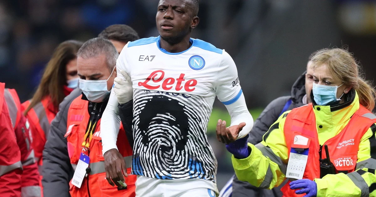 Victor Osimhen positivo al Covid (di nuovo): disastro-Omicron per il Napoli, dove è rimasto bloccato