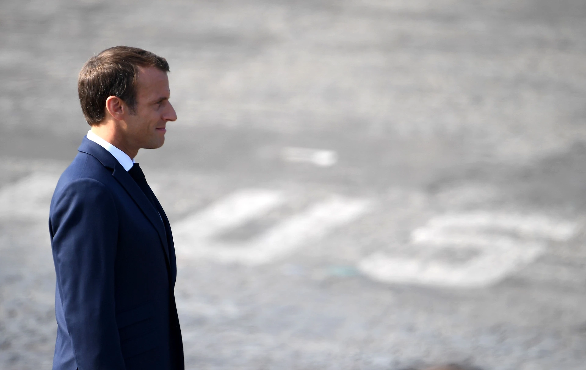 Emmanuel Macron si mangia l'Italia, le mani dei francesi sull'Istat