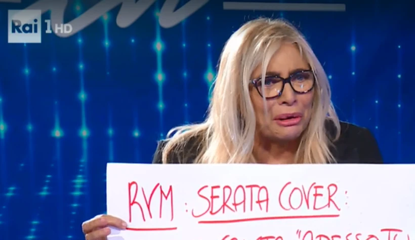 Domenica In, Mara Venier: "Non sono rinc***, guardate cosa scrivono". Come giustifica l'errore su Elodie