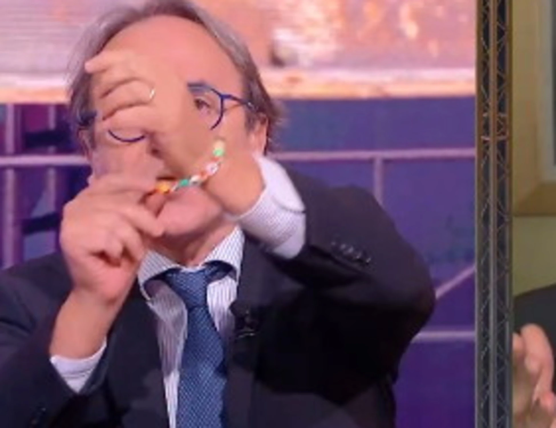 Realpolitik, De Luca lo travolge: "Comunisti col Rolex". E Angelo Bonelli perde il controllo