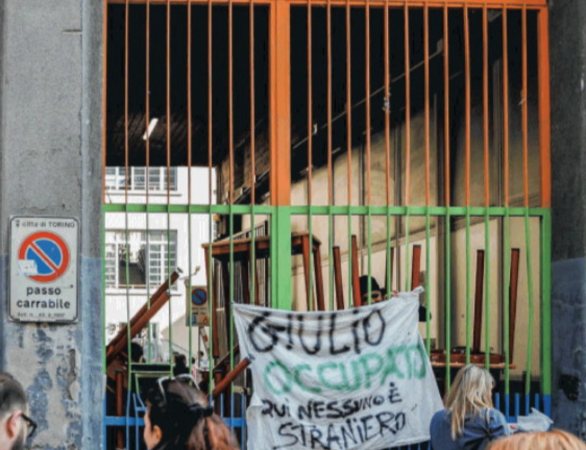 Torino, prime occupazioni nelle scuole: "Ora facciamo come in Francia"