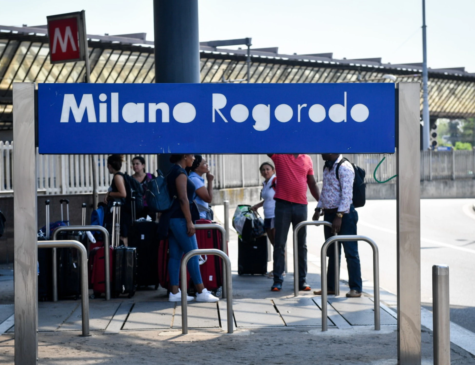 Rogoredo, tossici sui binari e treni "fermi": cosa sta succedendo