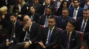 Pd e M5s fanno la pace e chiudono le cause aperte tra di loro proprio mentre si votava su Rousseau