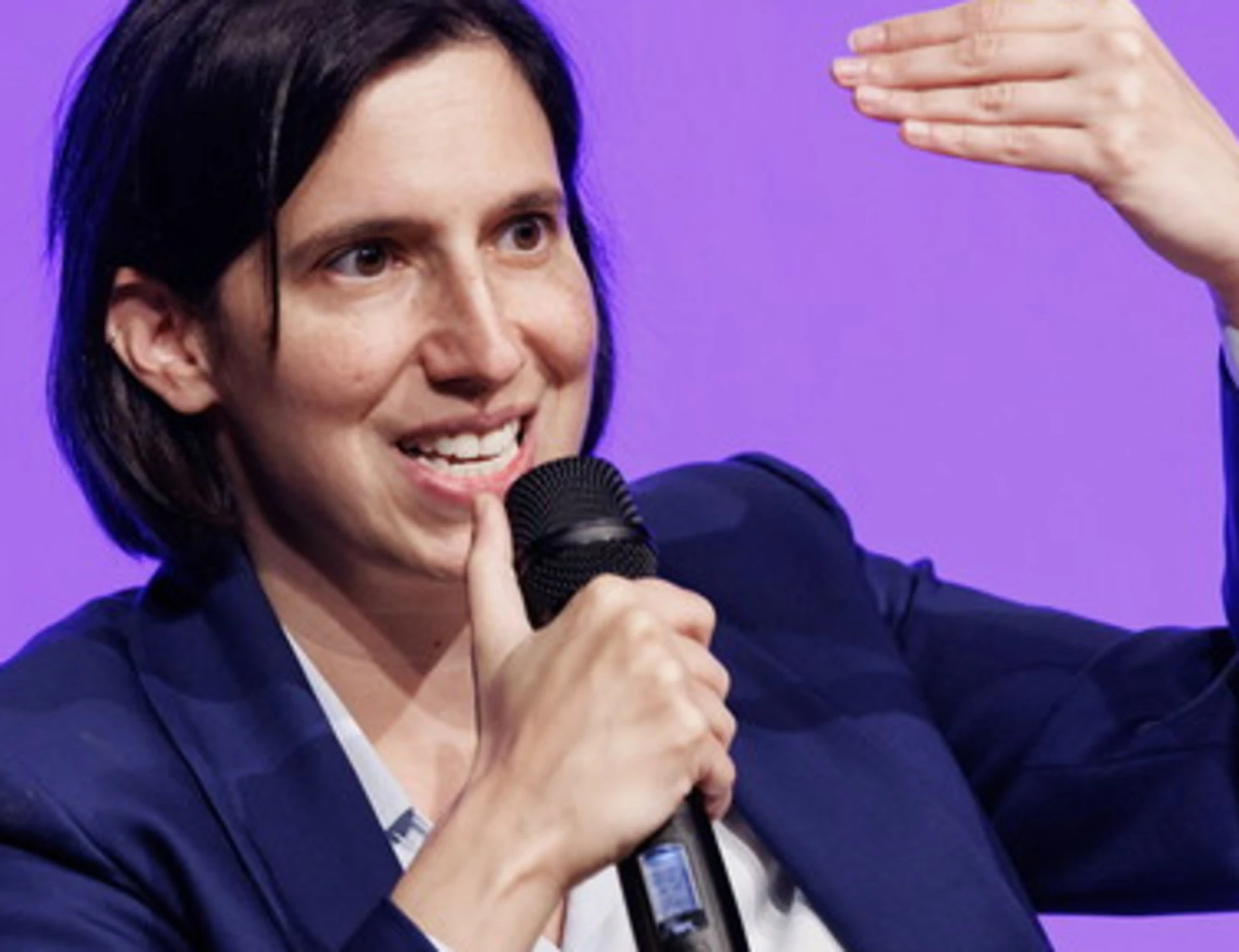 Pd, l'ultima bassezza: usa le donne e sacrifica gli innocenti