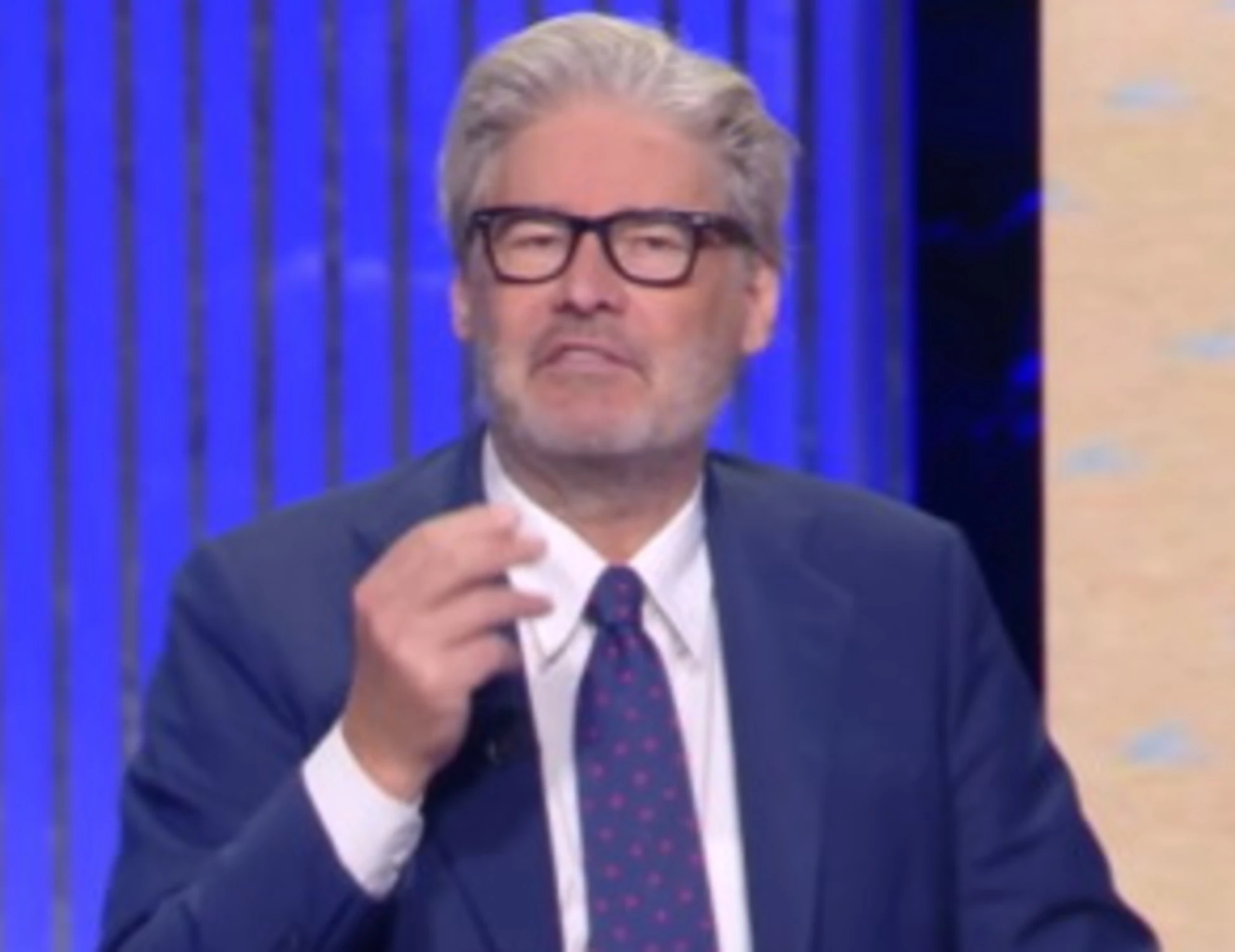 Dritto e rovescio, Del Debbio sbrocca: "Scandalo, fanno schifo. Dove volete arrivare?"