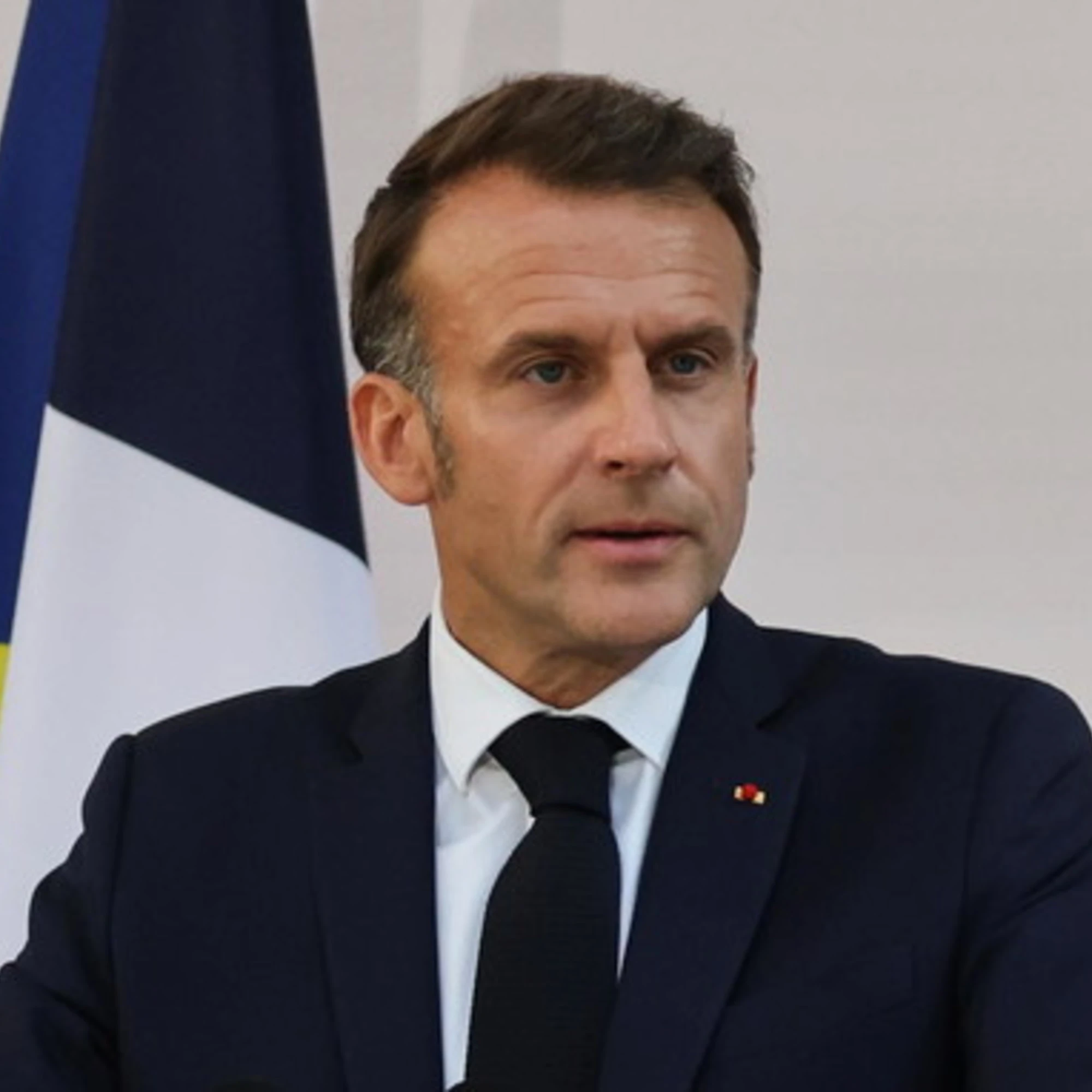 Macron &amp; Co, chi vuole lo scontro con gli Usa e ignora i danni all'economia