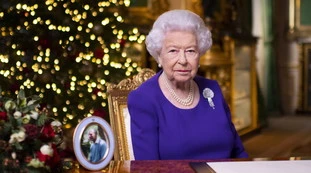 Regina Elisabetta, "un discorso alla nazione" per distruggere Meghan Markle e Harry? Mossa brutale, senza precedenti
