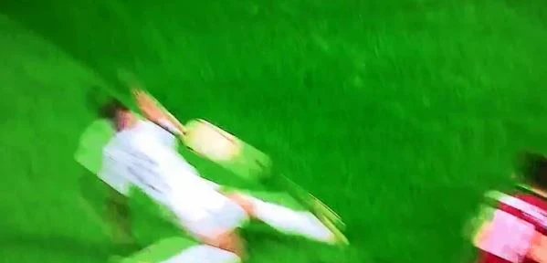 Juve-Milan, la vergogna dell'arbitro Fabbri nonostante il Var: il rigore negato ai rossoneri