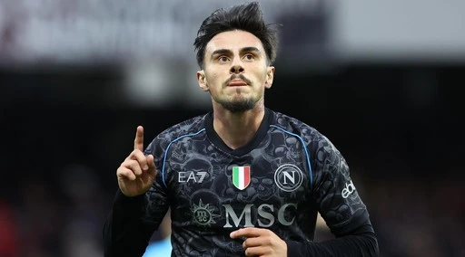 Serie A, Salernitana ko con Raspadori ed Elmas, il Napoli vince il derby e sale al 4° posto