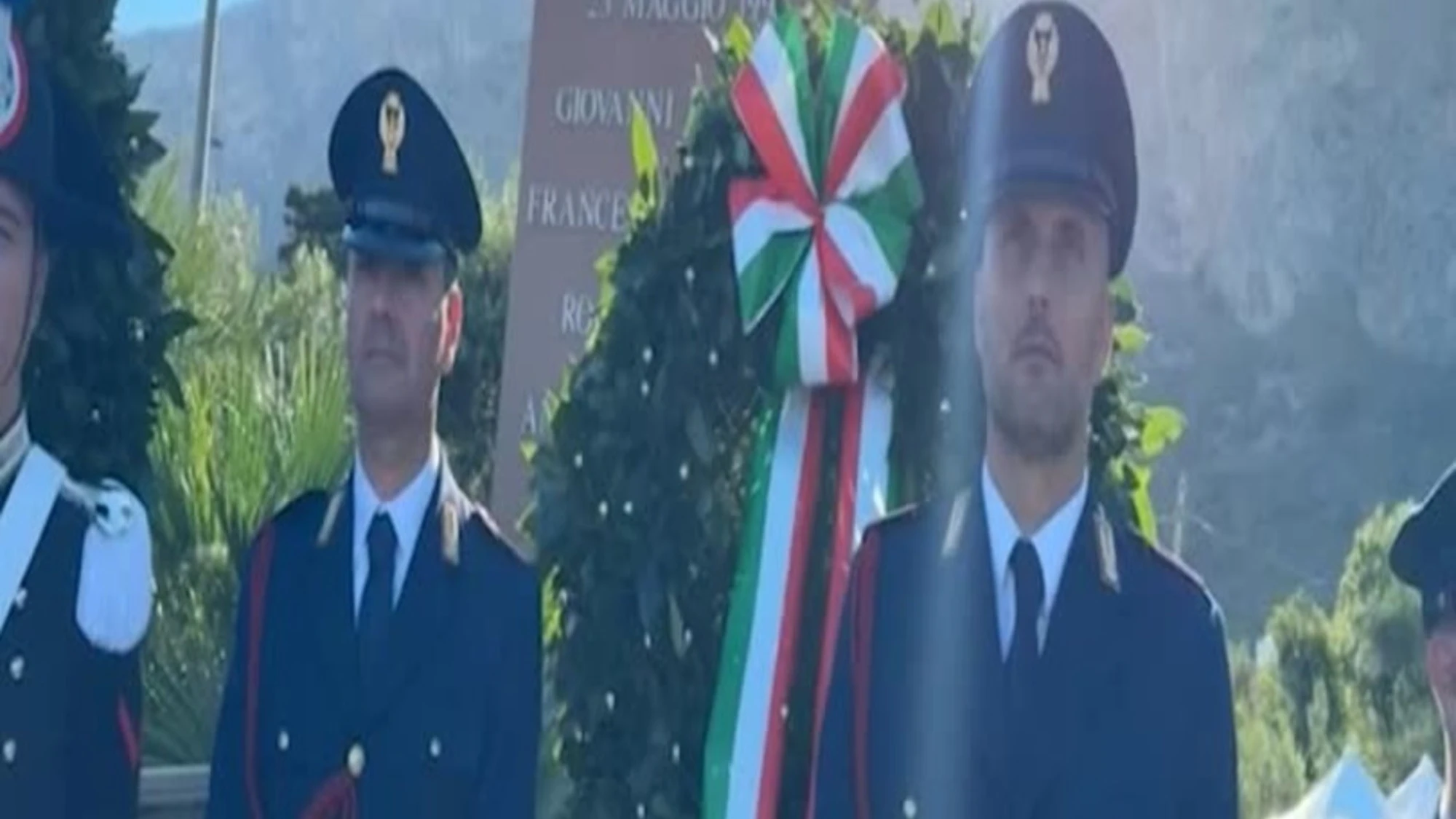 Strage Capaci: la deposizione della corona d'alloro presso la Stele