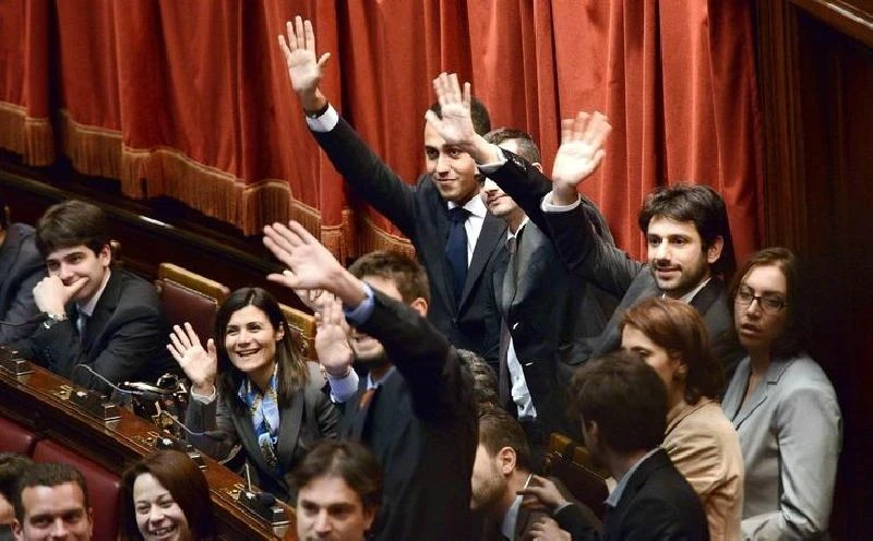Movimento 5 Stelle, grillini incapaci e lavativi: fuggono dalle commissioni "pesanti"