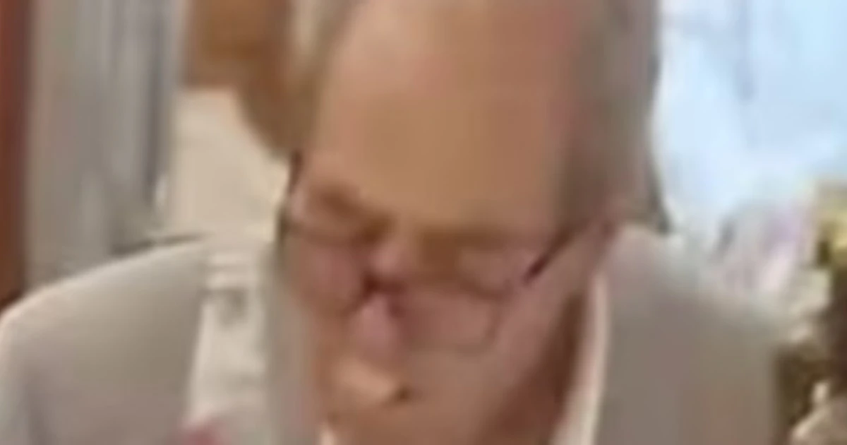 Antonio Di Pietro, una foto inquietante: dove lo sorprendono a pranzo