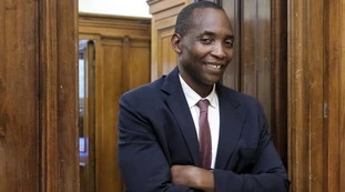 Soumahoro, il deputato con gli stivali: ascesa e caduta nei salotti tv