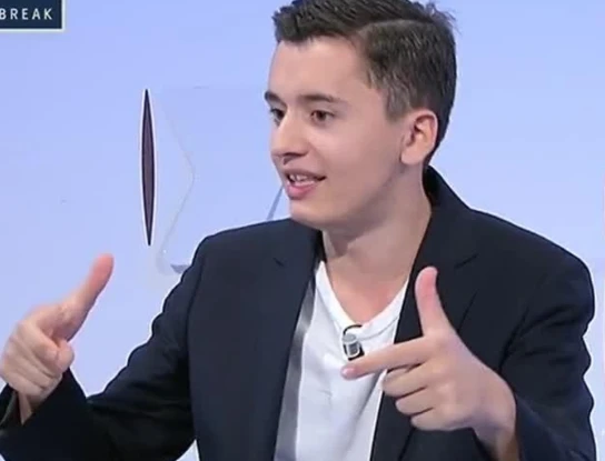 Sardine, Bernard Dika è il leader di Firenze: cosa spunta dal suo passato. La barzelletta dei "senza partito"