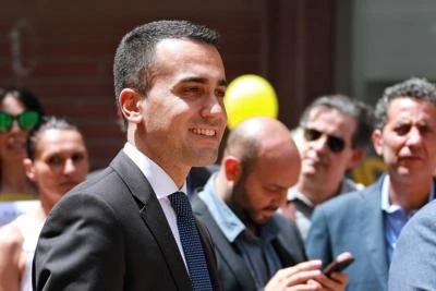 "Luigi non dimetterti", l'affetto per Di Maio sui social