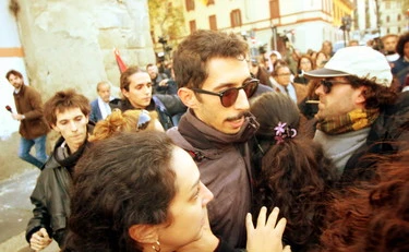 Siher dopo il carcere va subito in piazza. Lucano lo lancia con Avs: Fratoianni per ora frena