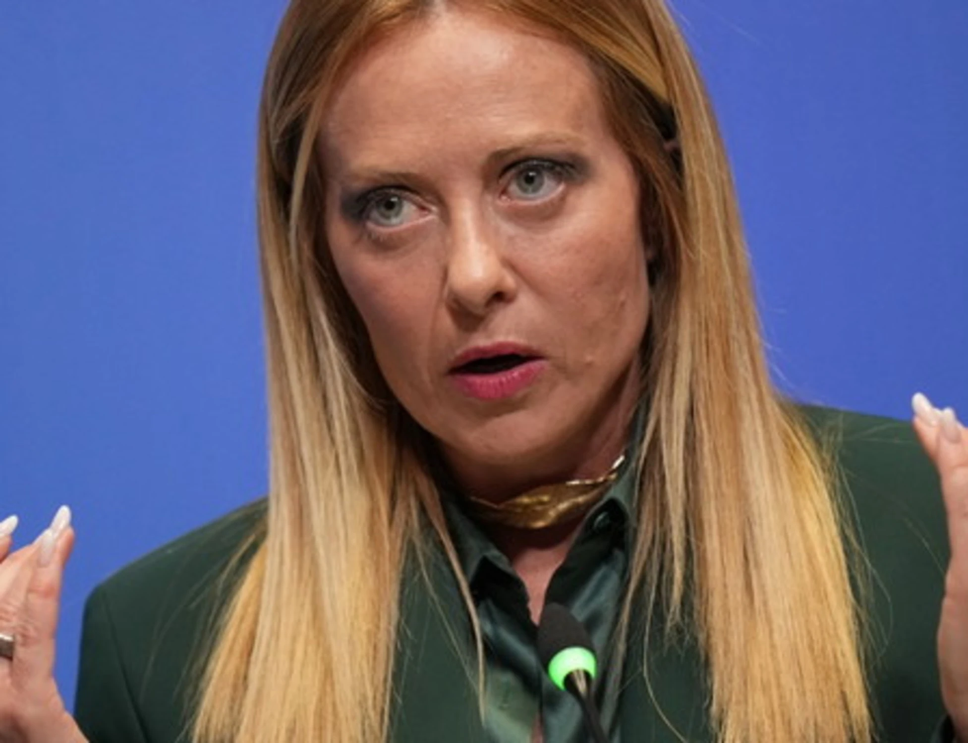 Meloni e i sondaggi, "non c'è segno". Il NY Times spezza i sogni di Schlein e Conte