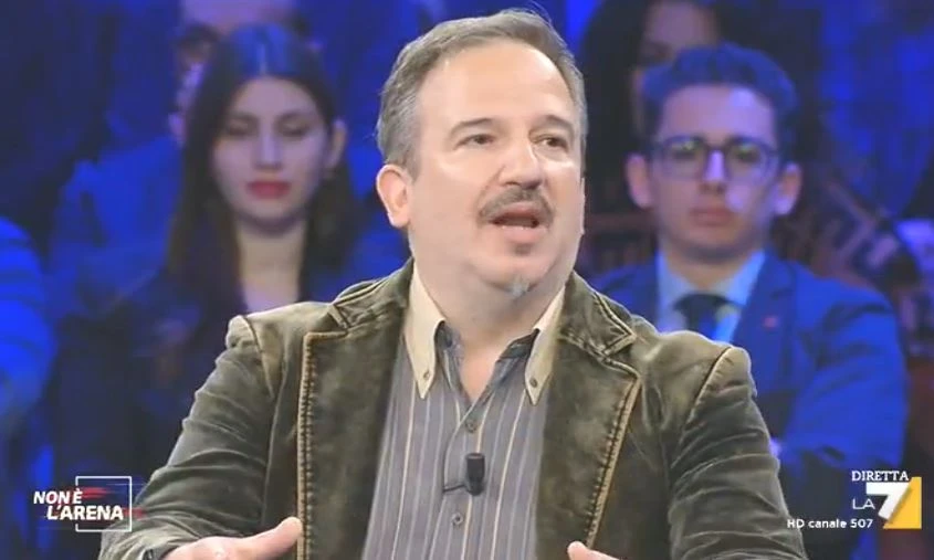 Non è l&apos;arena, Luca Telese attacca Sallusti e Calenda sull&apos;Ilva: &quot;Mi vengono in mente i nazisti&quot;